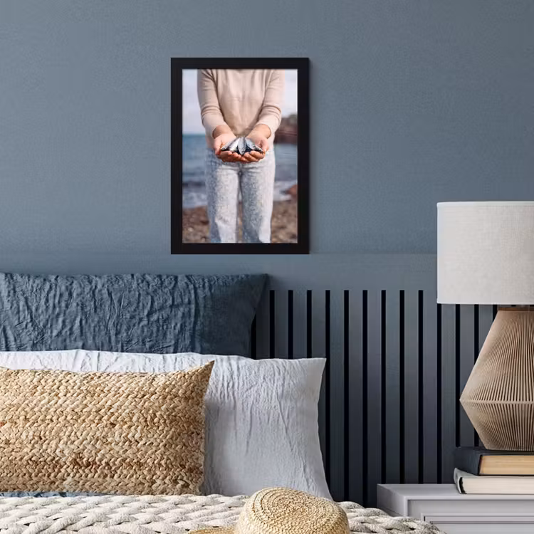 Framed Prints - Fish - Hands - Nature - Vis - Handen - Natuur fotolijst zwart zonder passe partout klein