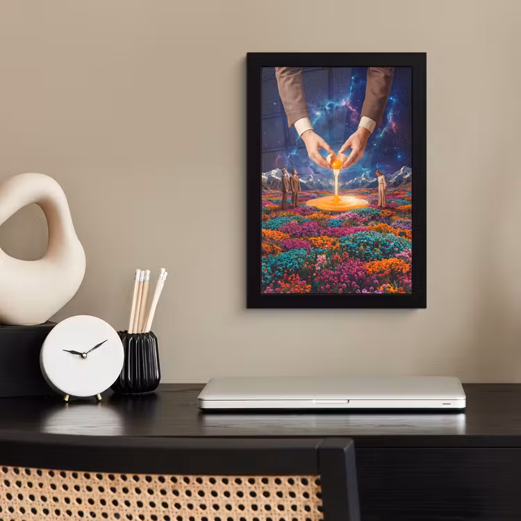 Framed Prints - Hands - Egg - Surrealism - Handen - Ei - Surrealisme fotolijst zwart zonder passe partout klein