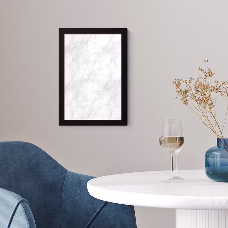 Minimalistisch - Wit - Grijze aders fotolijst zwart zonder passe partout klein 224 -sfeer4