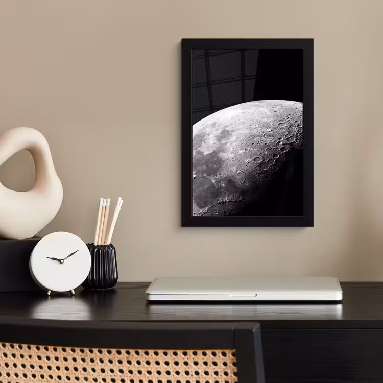 Framed Prints - Moon - Craters - Space - Maan - Kraters - Ruimte fotolijst zwart zonder passe partout klein