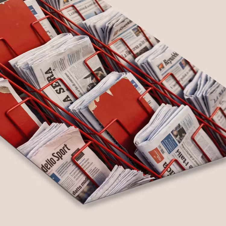 Kranten - Rek - Stedelijk - Dagelijks leven - Rood fotolijst zwart zonder passe partout klein -zsfeer6