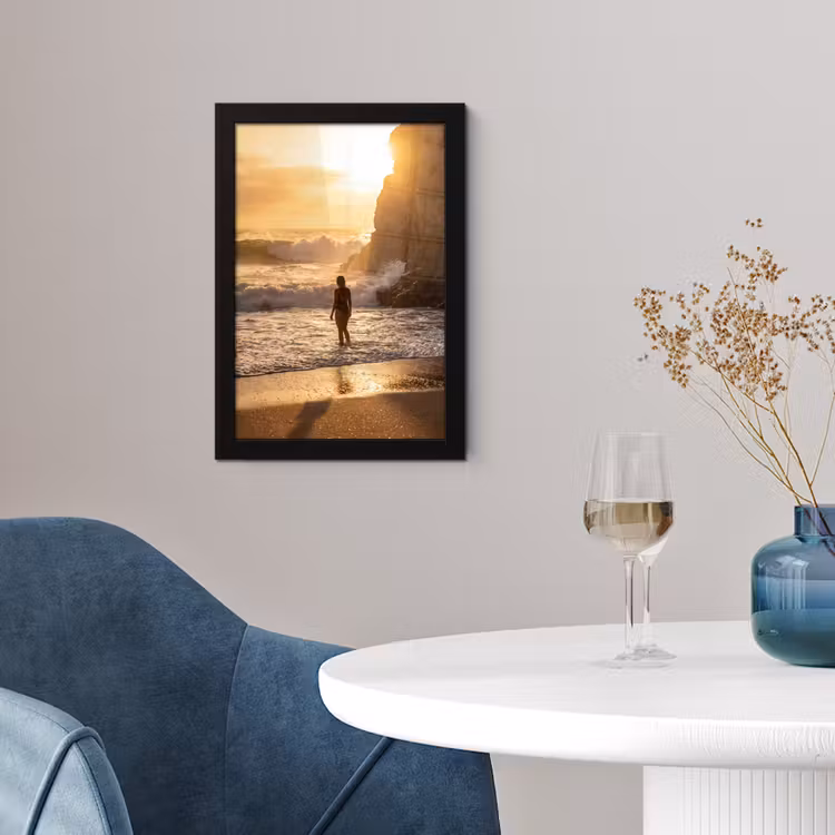Mensen - Oceaan - Zonsondergang - Kust - Goud fotolijst zwart zonder passe partout klein -sfeer4