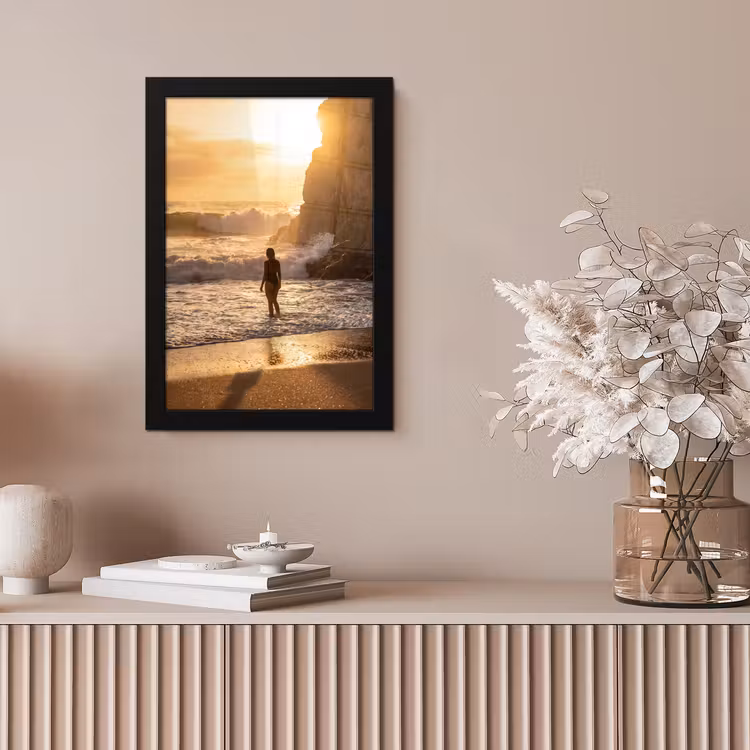 Mensen - Oceaan - Zonsondergang - Kust - Goud fotolijst zwart zonder passe partout klein -sfeer5