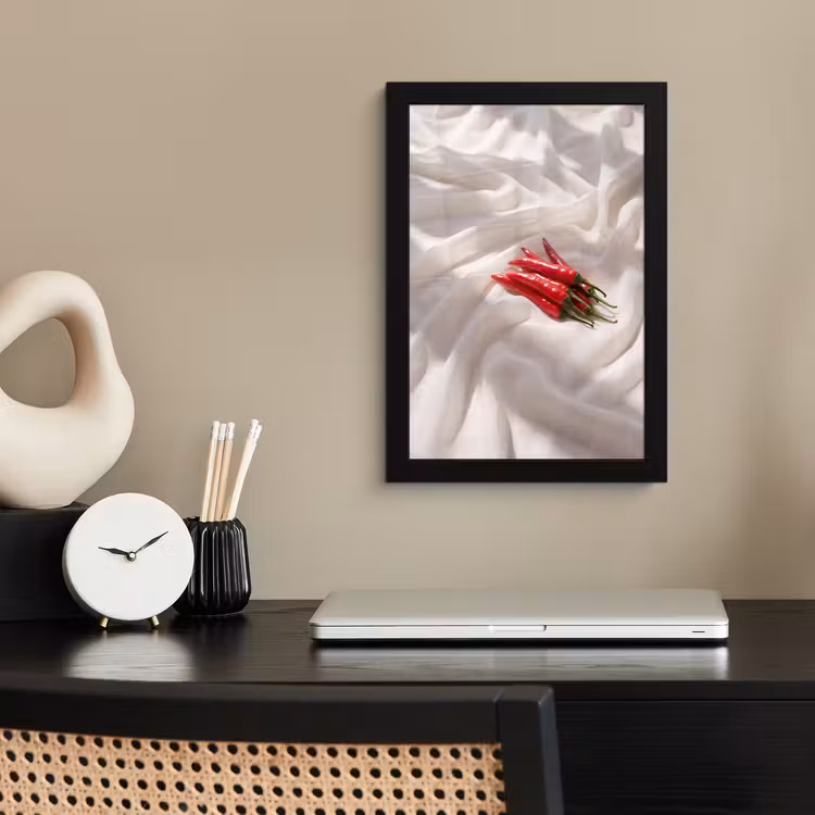 Framed Prints - Pepper - Red - Food - Peper - Rood - Eten fotolijst zwart zonder passe partout klein