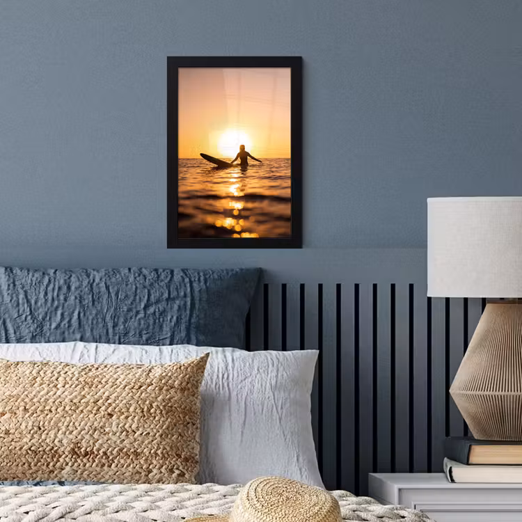 Persoon - Surfen - Zonsondergang - Zee - Oranje fotolijst zwart zonder passe partout klein -sfeer3