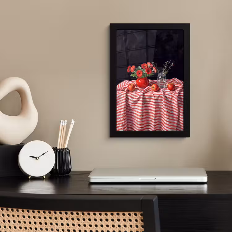 Framed Prints - Red Flowers - Vase - Rode bloemen - Vaas fotolijst zwart zonder passe partout klein