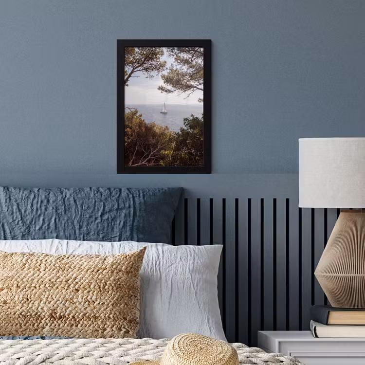 Framed Prints - Sailboat - trees - water - Zeilboot - bomen - water fotolijst zwart zonder passe partout klein