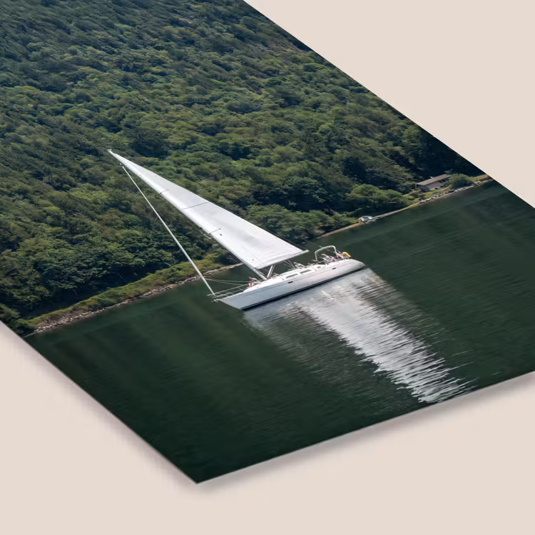 Zeilboot - Water - Bergen - Natuur - Groen fotolijst zwart zonder passe partout klein -zsfeer6