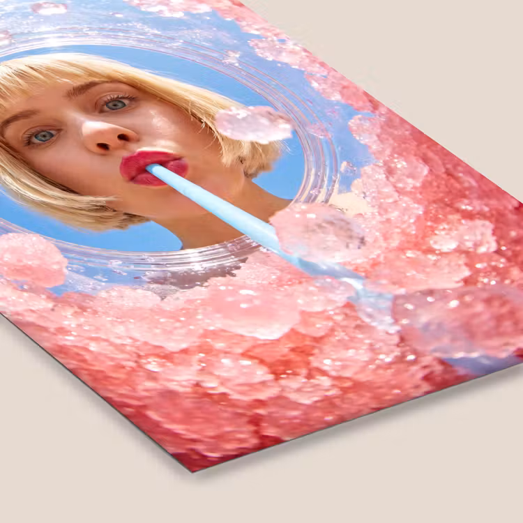 Vrouw - Drank - Zomer - Roze - Blauw fotolijst zwart zonder passe partout klein -zsfeer6