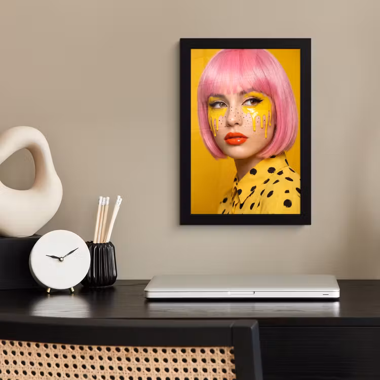 Vrouw - Portret - Abstract - Kleurrijk - Geel fotolijst zwart zonder passe partout klein -sfeer1