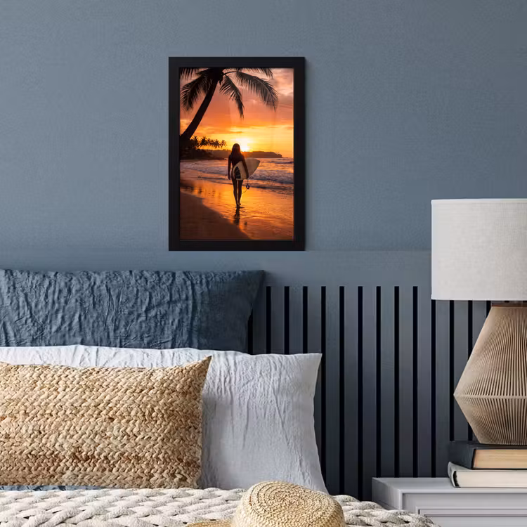 Vrouw - Surfplank - Strand - Zonsondergang - Oranje fotolijst zwart zonder passe partout klein -sfeer3