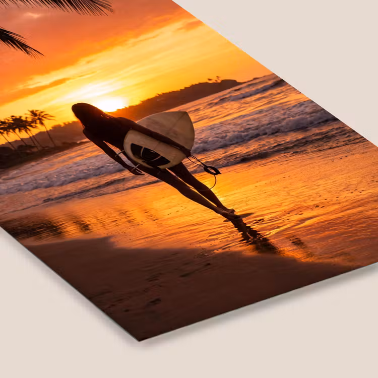 Vrouw - Surfplank - Strand - Zonsondergang - Oranje fotolijst zwart zonder passe partout klein -zsfeer6