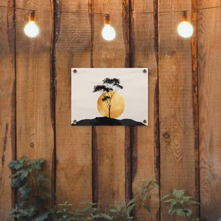Zwarte boom - Gouden cirkel - Heuvel tuinposter los doek klein -sfeer1