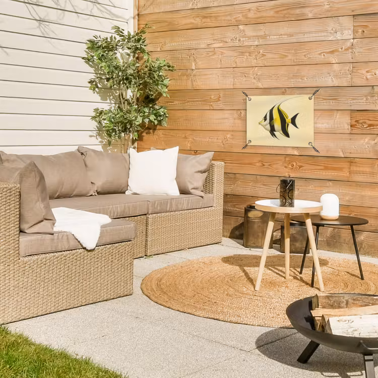Vis - Sierlijk - Rugvin - Geel tuinposter los doek klein -sfeer4
