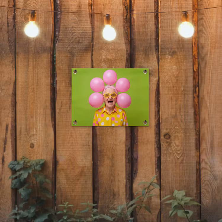 Mens - Ballonnen - Feest - Kleurrijk - Roze tuinposter los doek klein -sfeer1