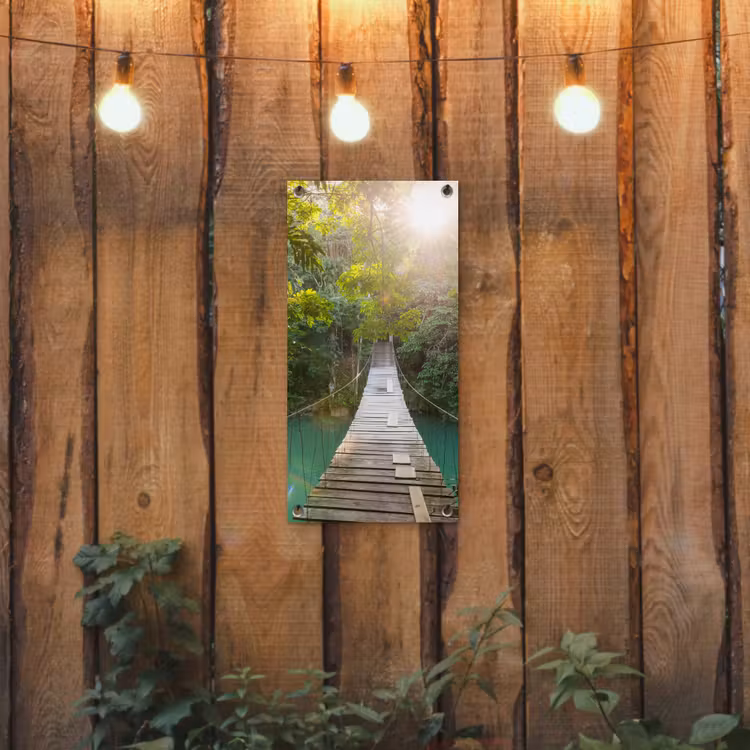 Hangbrug in het Regenwoud tuinposter los doek klein -sfeer1