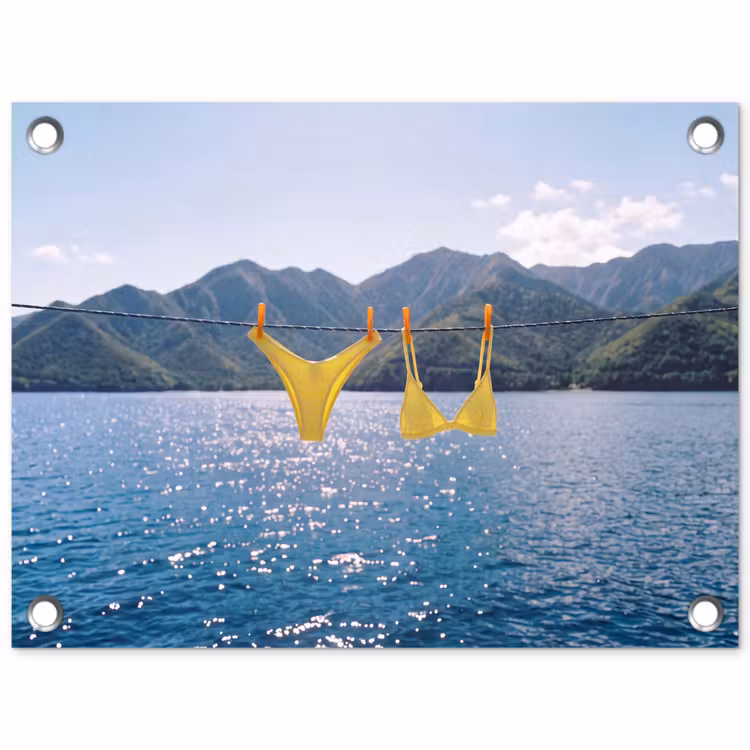 Badmode - Bikini - Zee - Bergen - Geel tuinposter los doek klein -3d