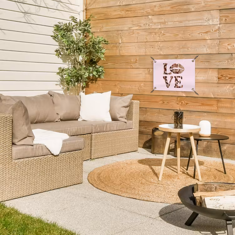 Tekst - Love - Pantervacht - Lichtroze tuinposter los doek klein -sfeer4
