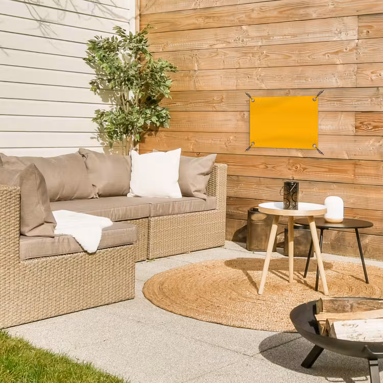 Vivid - Amber - Geel tuinposter los doek klein 239 -sfeer4