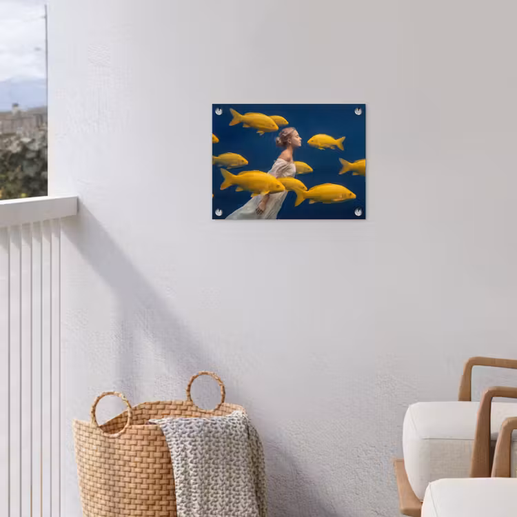 Vrouw - Vis - Water - Natuur - Geel tuinposter los doek klein -sfeer8