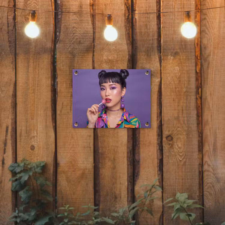 Vrouw - Portret - Make-up - Paars - Levendig tuinposter los doek klein -sfeer1