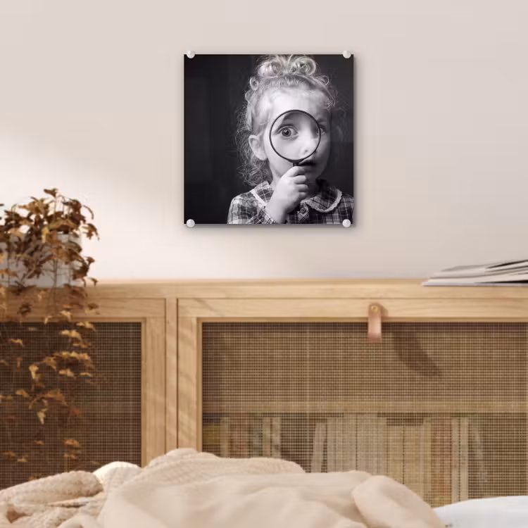 Kind - Vergrootglas - Portret - Zwart-wit plexiglas 5mm klein -sfeer4