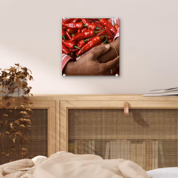 Glass Print - Chili Peppers - Red - Hands - Chilipepers - Rood - Handen plexiglas 5mm klein