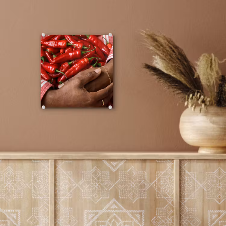 Glass Print - Chili Peppers - Red - Hands - Chilipepers - Rood - Handen plexiglas 5mm klein