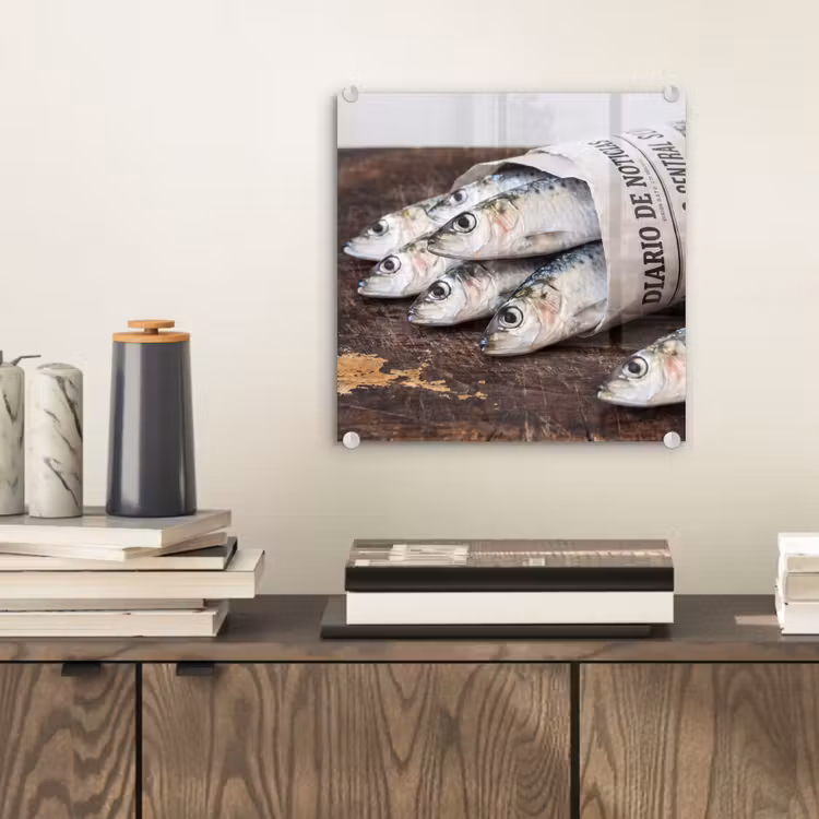 Glass Print - Little Sardine - newspaper - cutting board - Sardientje - krant - snijplank plexiglas 5mm klein