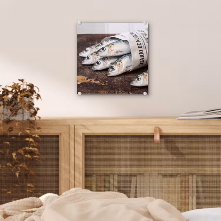 Glass Print - Little Sardine - newspaper - cutting board - Sardientje - krant - snijplank plexiglas 5mm klein