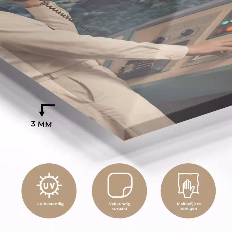Glass Print - Man - Control Room - Beach - Man - Controlekamer - Strand plexiglas 5mm klein