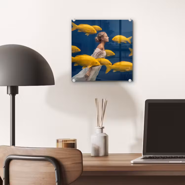 Vrouw - Vis - Water - Natuur - Geel plexiglas 5mm klein -sfeer6