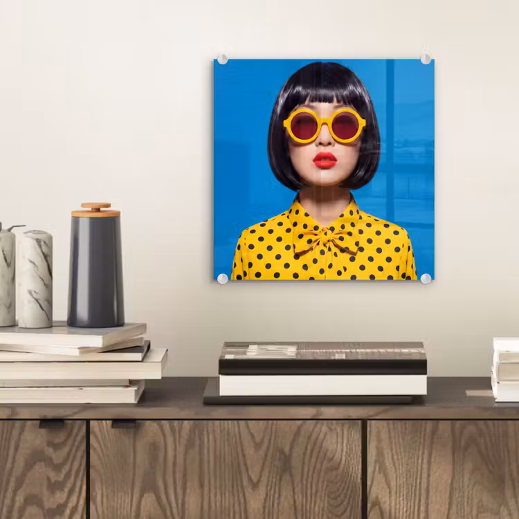 Vrouw - Zonnebril - Pop Art - Portret - Geel plexiglas 5mm klein -sfeer1