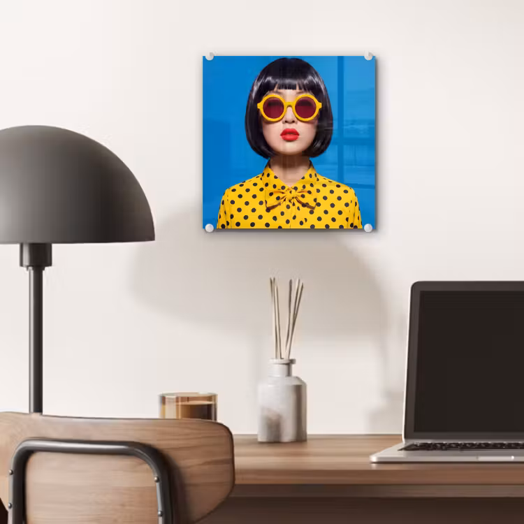 Vrouw - Zonnebril - Pop Art - Portret - Geel plexiglas 5mm klein -sfeer6