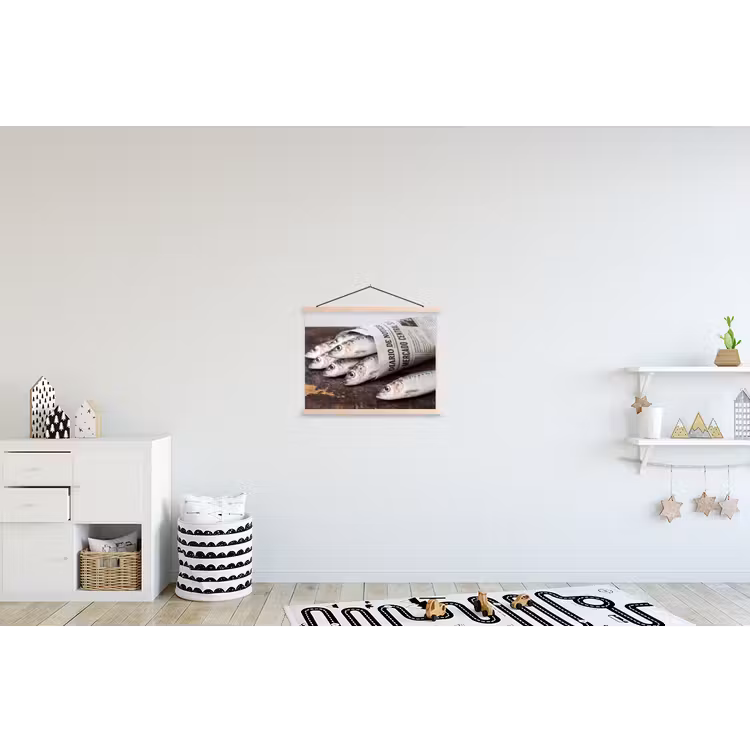 Hanging Poster - Little Sardine - newspaper - cutting board - Sardientje - krant - snijplank textielposter latten blank klein