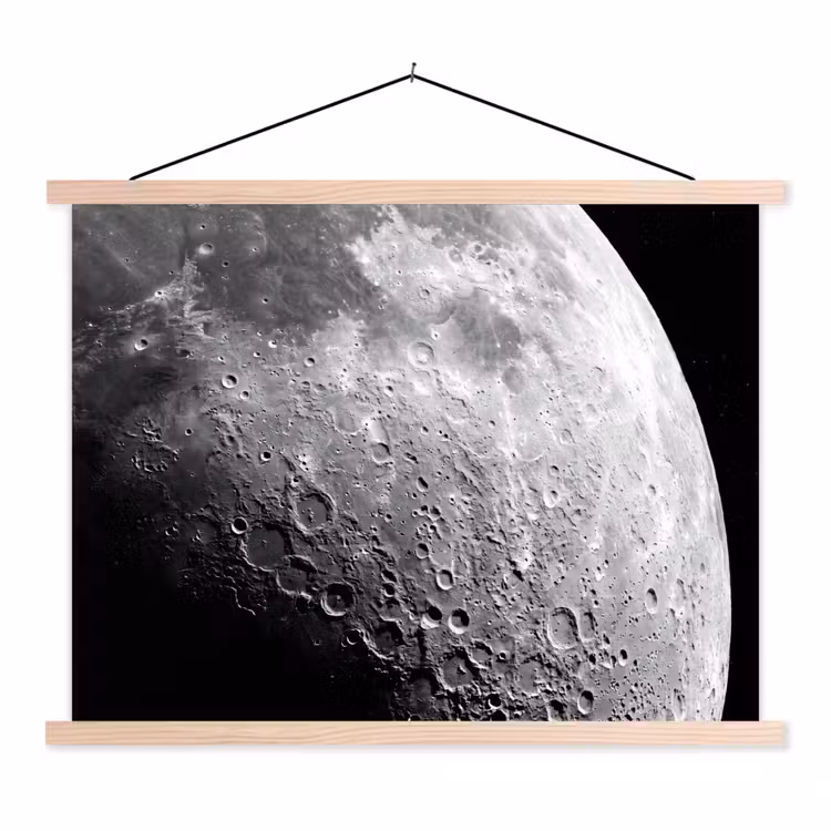 Hanging Poster - Moon - Craters - Space - Maan - Kraters - Ruimte textielposter latten blank klein