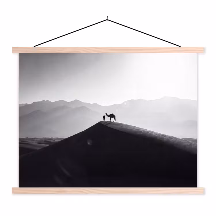 Mens - Kameel - Zandduin - Natuur - Monochroom textielposter latten blank klein -3d
