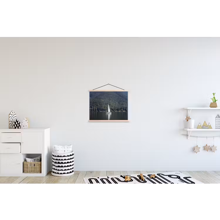 Zeilboot - Water - Bergen - Natuur - Groen textielposter latten blank klein -kinderkamer