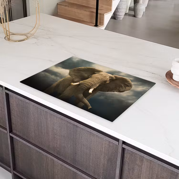 Afrikaanse olifant tegen de donkere wolken Inductie beschermer vinyl 3mm klein -sfeer8