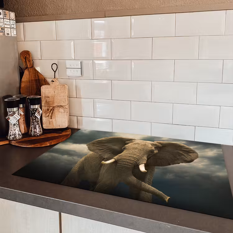 Afrikaanse olifant tegen de donkere wolken Inductie beschermer vinyl 3mm klein -sfeer3