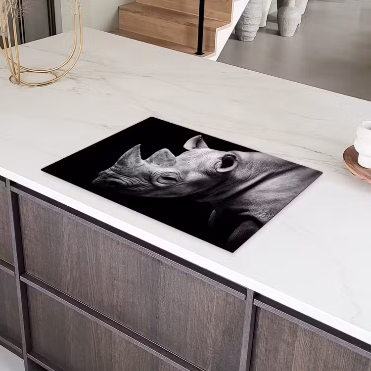 Dieren - Neushoorn - Zwart - Wit - Portret Inductie beschermer vinyl 3mm klein -sfeer8
