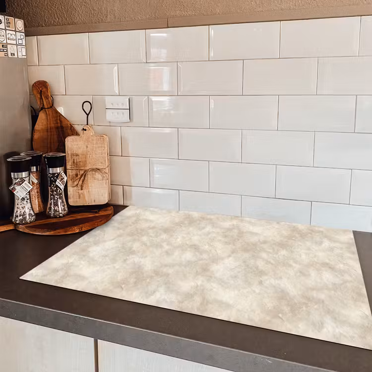 Beige - Reliëfstructuur - Natuursteen Inductie beschermer vinyl 3mm klein 276 -sfeer3