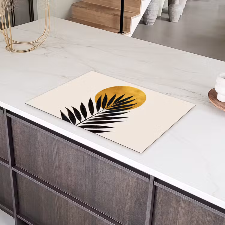 Zwart palmblad - Gouden cirkel - Beige achtergrond Inductie beschermer vinyl 3mm klein -sfeer8