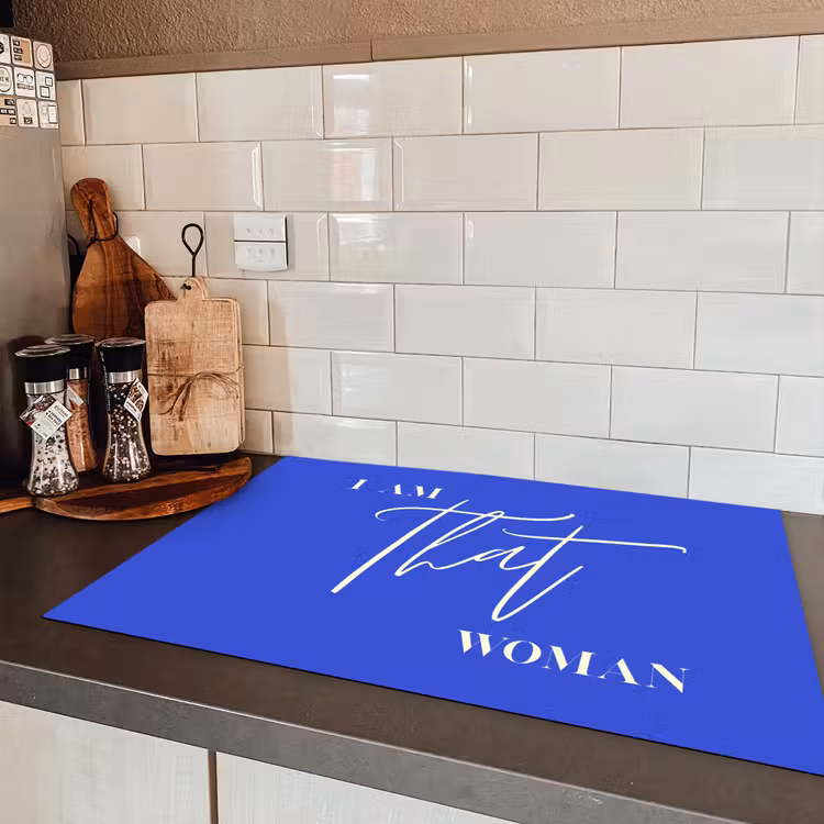 Blauw - I am that woman - Sierlijk - Minimalistisch Inductie beschermer vinyl 3mm klein -sfeer3