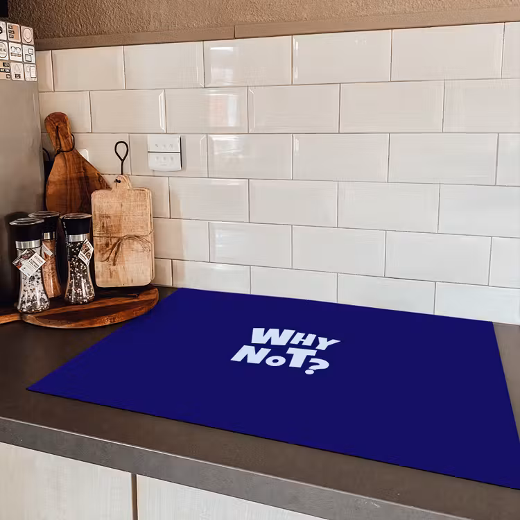 Blauw - Why not - Minimalistisch Inductie beschermer vinyl 3mm klein -sfeer3