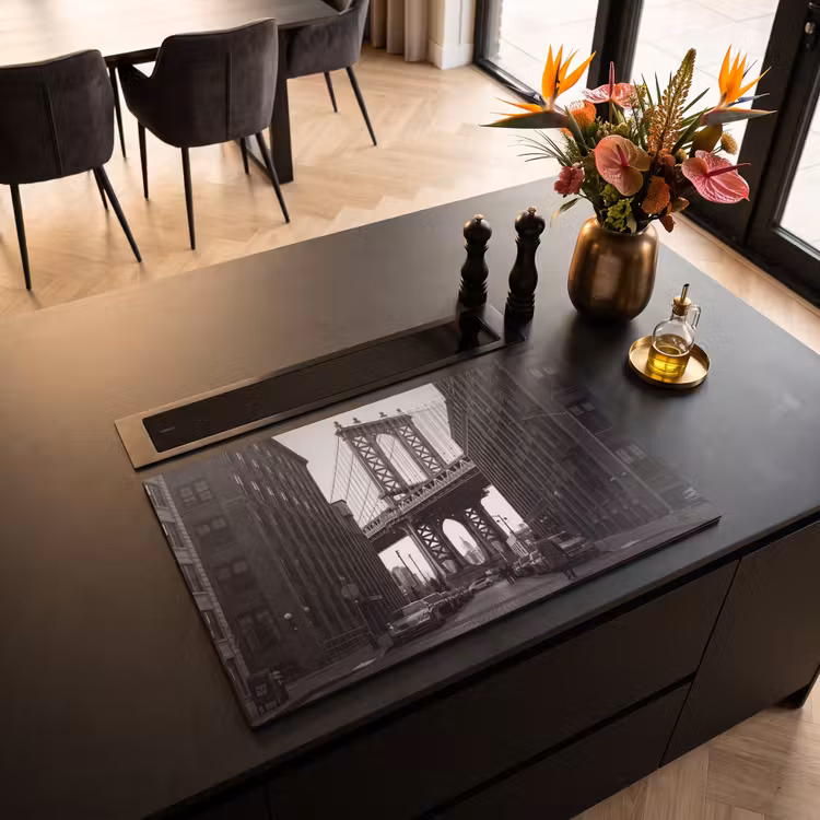 Brug - Stad - Architectuur - Modern - Zwart-wit Inductie beschermer vinyl 3mm klein -sfeer5