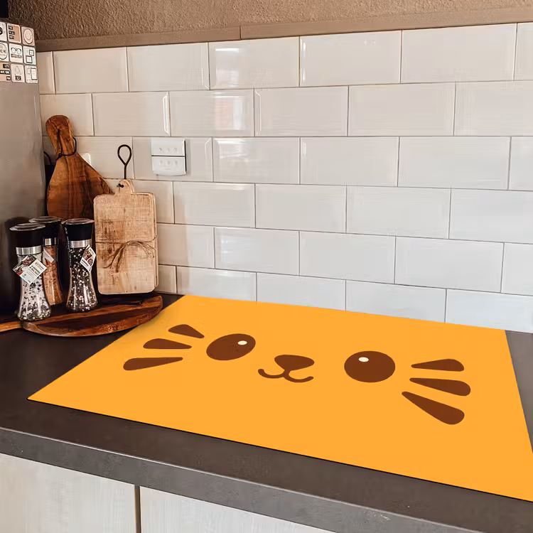 Kat - Simplistisch - Oranje - Vrolijk Inductie beschermer vinyl 3mm klein -sfeer3