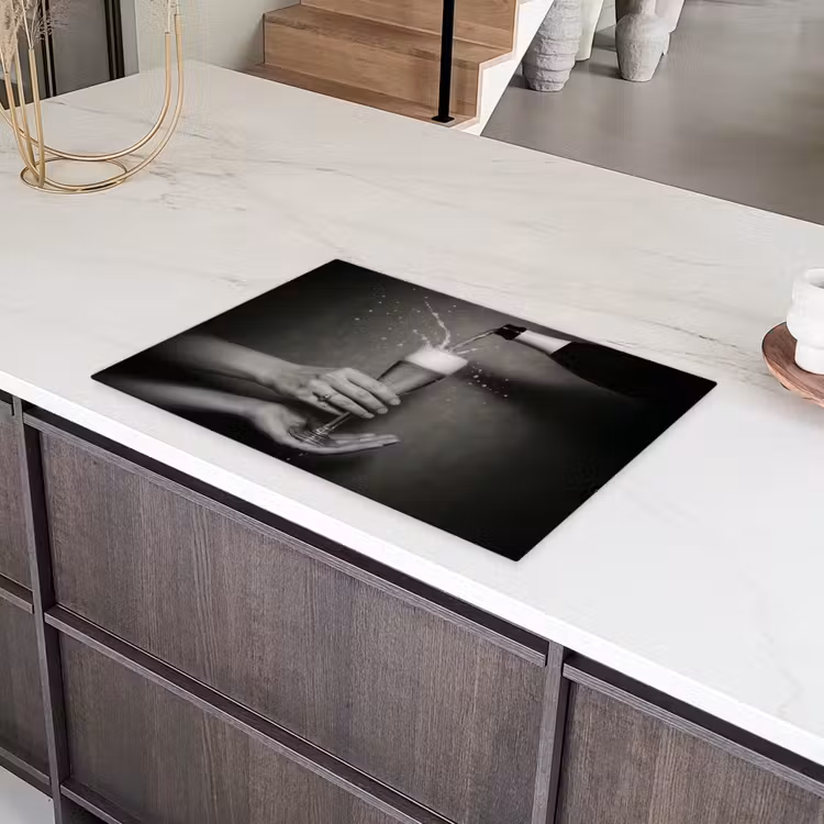 Champagnefles - Glas - Minimalistisch - Spetters Inductie beschermer vinyl 3mm klein -sfeer8