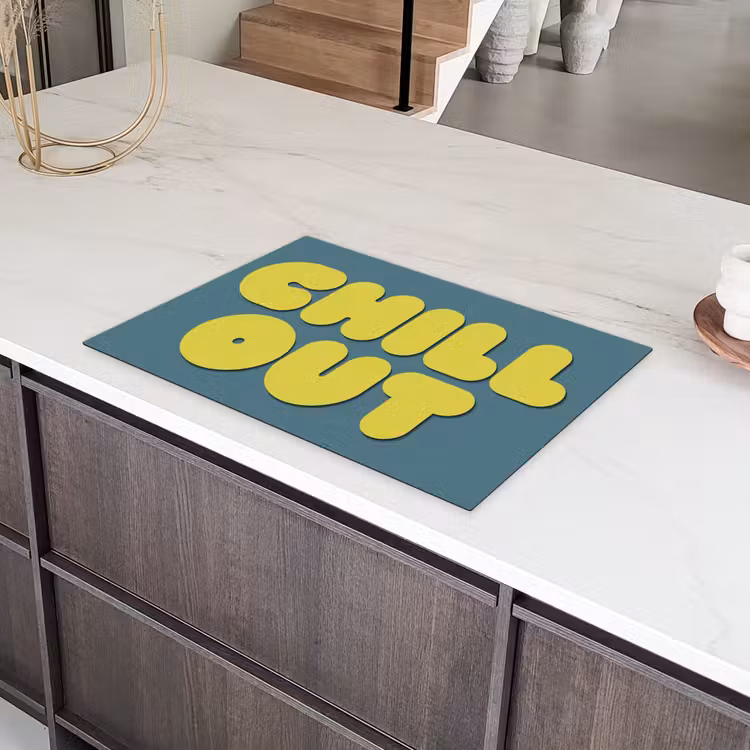 Chill out - Geel - Blauw Inductie beschermer vinyl 3mm klein -sfeer8
