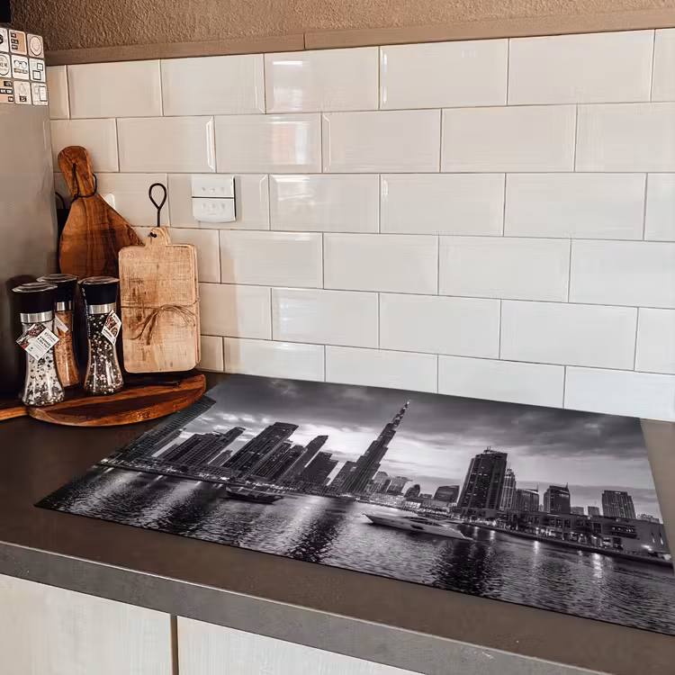 Stad - Skyline - Architectuur - Avond - Zwart-wit Inductie beschermer vinyl 3mm klein -sfeer3